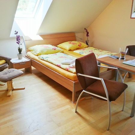 לינה וארוחת בוקר ספיץ Gastehaus Zur Schonen Aussicht מראה חיצוני תמונה