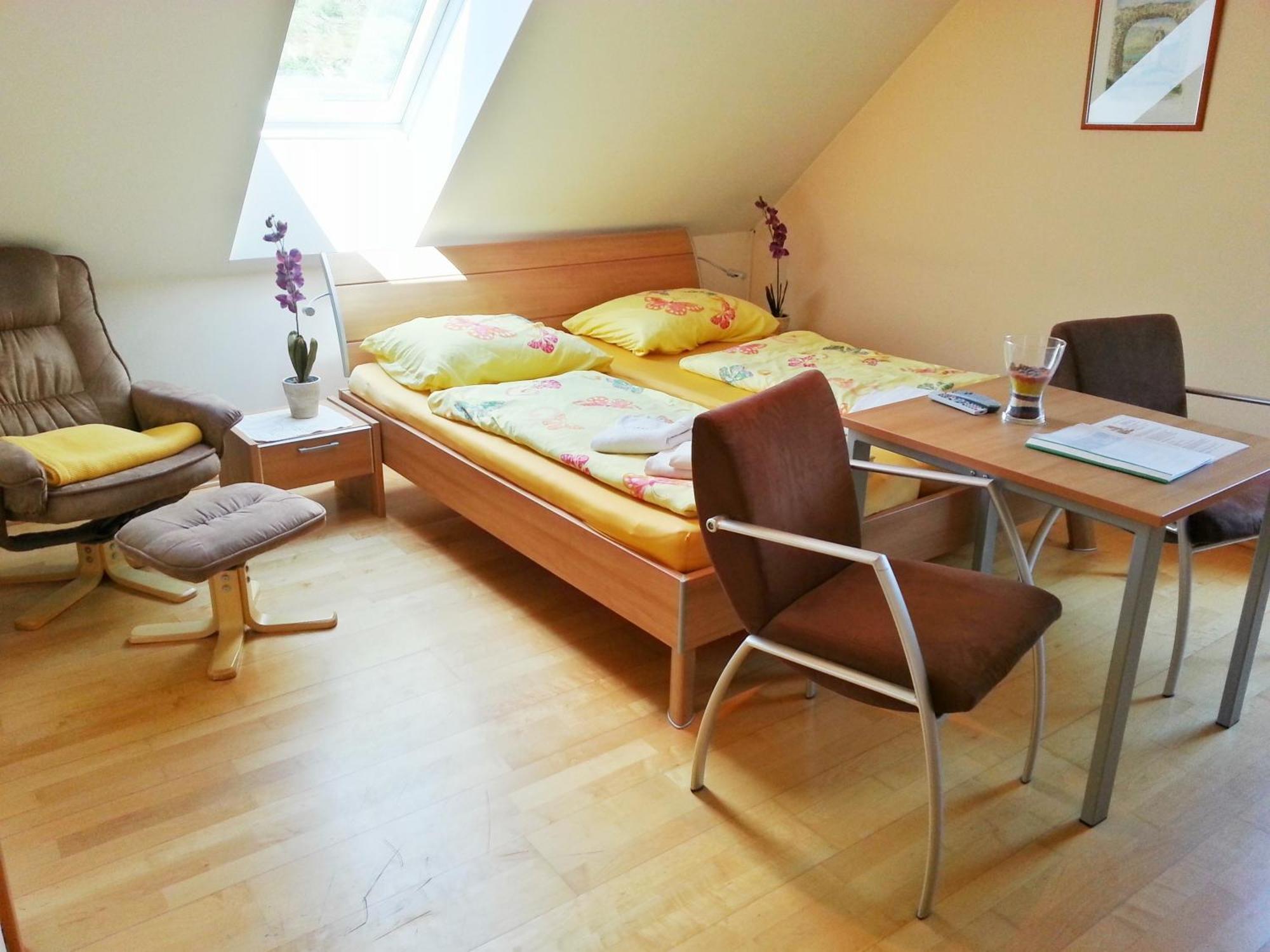 לינה וארוחת בוקר ספיץ Gastehaus Zur Schonen Aussicht מראה חיצוני תמונה