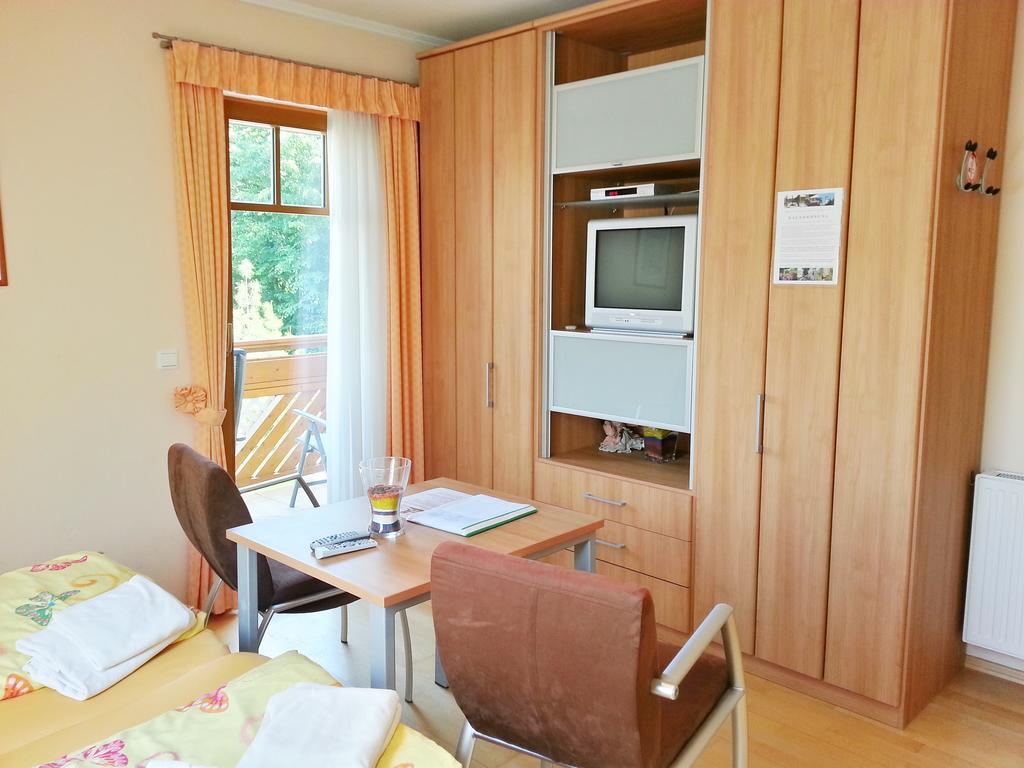 לינה וארוחת בוקר ספיץ Gastehaus Zur Schonen Aussicht חדר תמונה