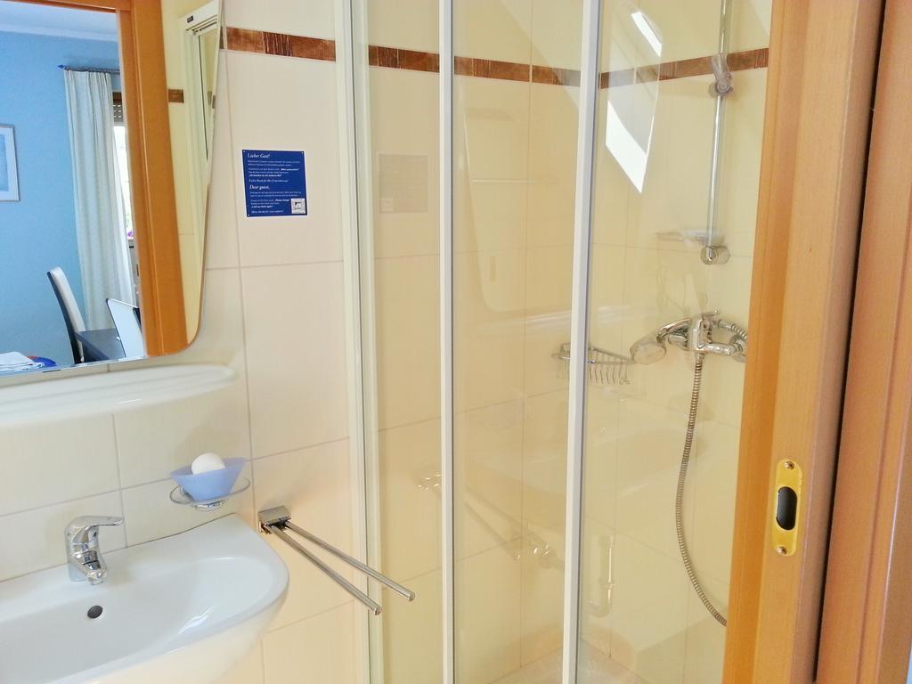 לינה וארוחת בוקר ספיץ Gastehaus Zur Schonen Aussicht מראה חיצוני תמונה