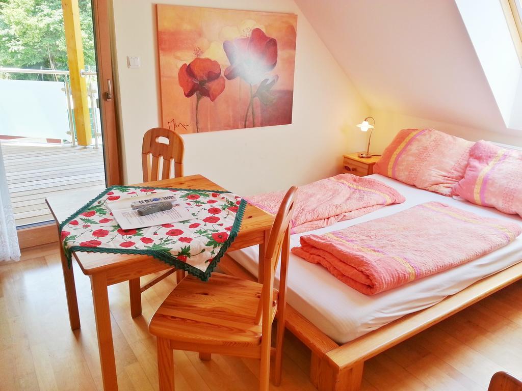 לינה וארוחת בוקר ספיץ Gastehaus Zur Schonen Aussicht חדר תמונה