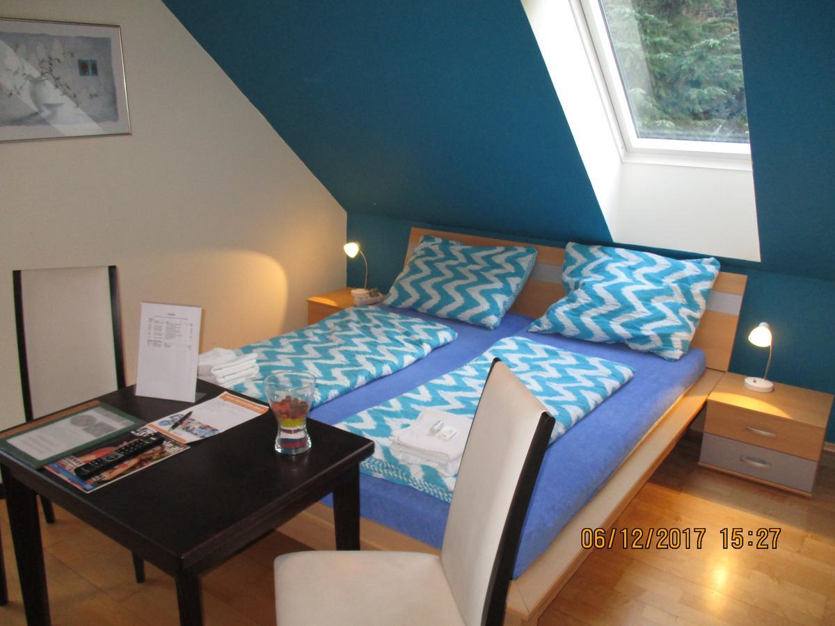 לינה וארוחת בוקר ספיץ Gastehaus Zur Schonen Aussicht מראה חיצוני תמונה